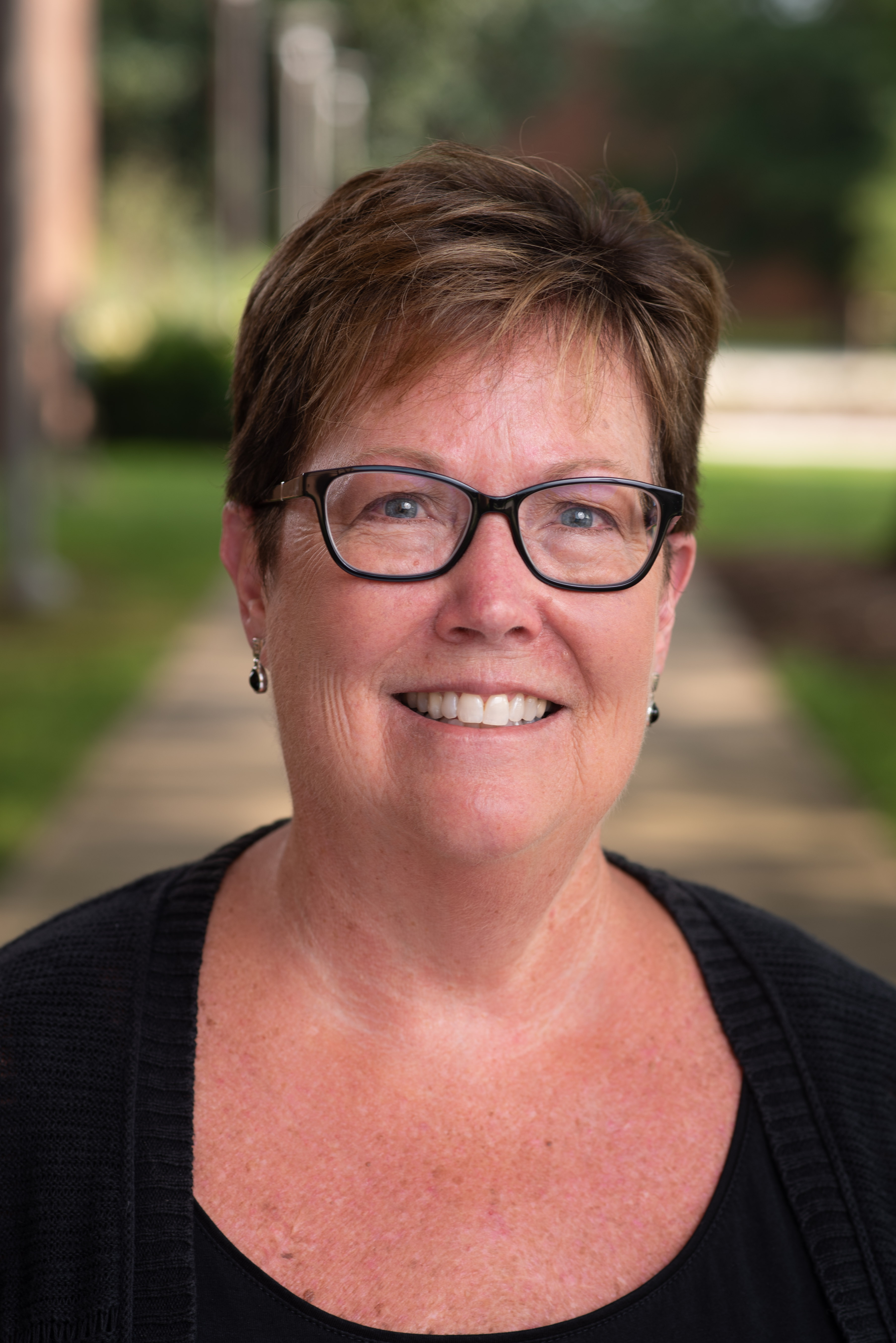 Dr. Lynnda Dahlquist Dr. Lynnda Dahlquist